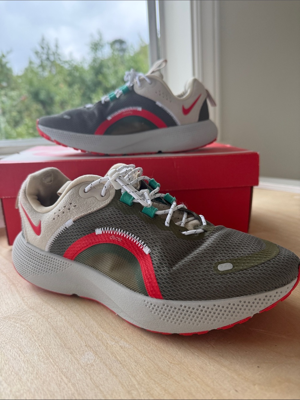Nike React Escape Women Sneakers in Olive Green, Red & Cream